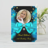 Foto: Blauwgroen Blue Feathers Bow Gold Birthday P Kaart (Staand voorkant)