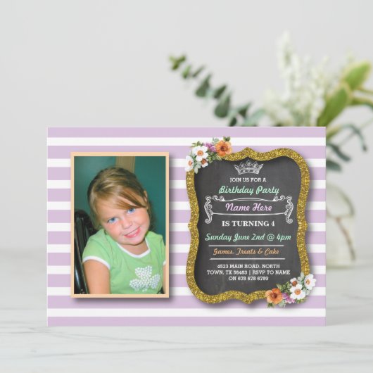Foto bloemenkroon gouden paarse verjaardagsuitnodi kaart (Staand voorkant)