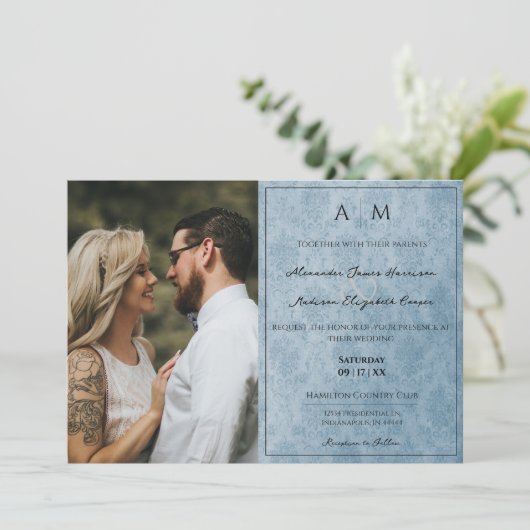 Foto Blue Damask Monogram Huwelijksuitnodiging Kaart (Staand voorkant)