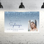 Foto Blue Glitter Drip 21st Birthday Banner<br><div class="desc">Verwelkom gasten met deze chique,  glamoureuze 21e verjaardagsfeest fotobanner,  met een sprankelende blauwe faux glitter drup border en blauwe ombre achtergrond. Vervang eenvoudig het afbeelding met een foto van de eregast. Personaliseer het met haar naam in blauw handschrift,  met de gelegenheid en datum hieronder in blauw schreefloos lettertype.</div>