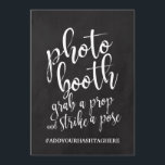 Foto Booth Hashtag Betaalbaar bord Kaart<br><div class="desc">Een elegant teken van de snijrand bruiloft, kenmerkt de tekst "fotocabine, grijpt een rekwisiet en slaat een pose"in een uitgewalste manuscriptdoopvont, voegt de borsteltextuur een spontaan en playful gevoel toe. De achtergrondkleur kan aan uw behoeften en voorkeuren worden aangepast. Neem contact met mij op als u een speciaal verzoek hebt....</div>