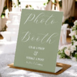 Foto Booth Wedding Sage Green Sign Reclamebord Met Voetstuk<br><div class="desc">Sage Green Photo Booth Wedding Pedestal Sign voor bruiloft,  repetitief diner,  vrijgezellenfeest,  verloving of soortgelijke gelegenheden. Bekijk hieronder ons collectie voor je winkel voor overeenkomende objecten.</div>