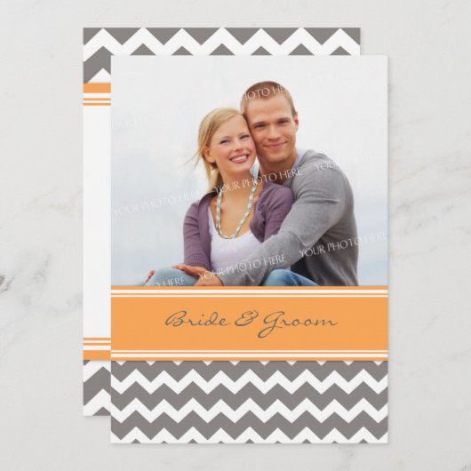 Foto bruiloft Invitaties Grijs Sinaasappel Chevron Kaart (Voorkant / Achterkant)