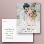 Foto Bruiloft Save the Date Briefkaart<br><div class="desc">Deze eenvoudige, stijlvolle, moderne foto bewaart het datum bruiloft briefkaart heeft elegante zwarte tekst op de voorkant met een 'SAVE THE DATE' bericht boven uw namen, datum en bruiloft locale. Op de achterkant kunt u besluiten om de regels voor de informatie van de geadresseerde te verwijderen als u de voorkeur...</div>