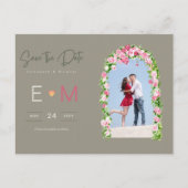 Foto Bruiloft Save the Date Roze Bloemrijke Postka Briefkaart (Voorkant)