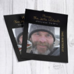 Foto Budget 70th Birthday Invitation Black Gold<br><div class="desc">Creëer is een onvergetelijke 70e verjaardag met deze stijlvolle uitnodiging voor een zwarte en gouden verjaardag . Deze budgetvriendelijke uitnodiging heeft alle details van de speciale gebeurtenis, plus u kunt uw favoriete foto toevoegen om het werkelijk uniek te maken. Laat je gasten weten hoeveel deze mijlpaal verjaardag voor je betekent...</div>