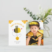 Foto Bumble Bee Schattige Kawaii Verjaardag Buzzin Bedankkaart (Staand voorkant)