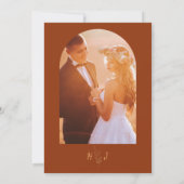 Foto Burnt Oranje Terracotta Monogram Weddenschap Kaart (Achterkant)