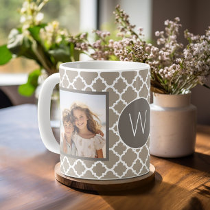 Foto collage - Taupe Quatrefoil en Monogram Koffiemok