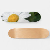 foto doen een margueritte, druppel water, groen persoonlijk skateboard (Horizontaal)
