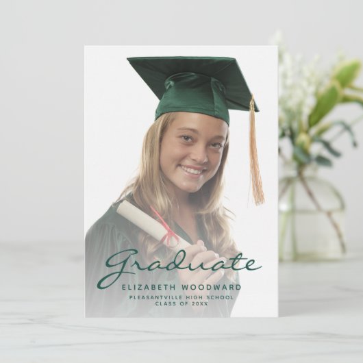 Foto donkergroen script Afstuderen kondiging Kaart (Staand voorkant)