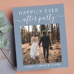 Foto: Dusty Blue Wedding Reception Invitation<br><div class="desc">Begrotingsvriendelijke stoffige blauwe ontwikkeling of kleine trouwaankondiging en uitnodiging tot ontvangst. De voorzijde kenmerkt uw foto van de trouwdag en "gelukkig Ooit na Partij"in moderne witte typografie en trendy wit manuscript met swashes. Voeg je voornamen en trouwdatum toe. Op het omgekeerde kunt u uw bericht in meer detail personaliseren en...</div>