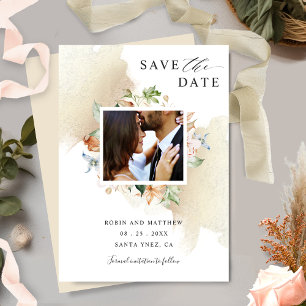 Foto Earthy Blooms en Beige Floral Wedding Save The Date