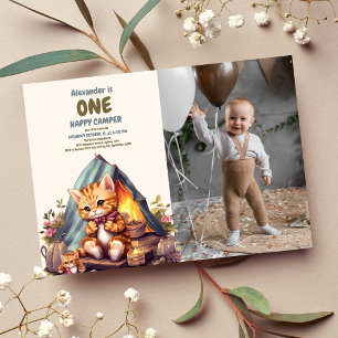 Foto Een Gelukkige Camper Woodland Cat 1e Verjaard Kaart