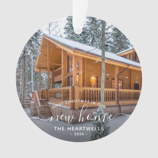 Foto Eerste Kerst Nieuwe Home White Script 2024 Ornament (voorkant)