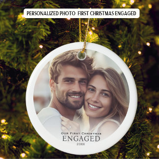 Foto Eerste kerst verloofd gepersonaliseerd Keramisch Ornament