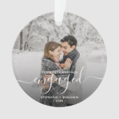 Foto Eerste Kerst Verloving Witte Script Ornament (voorkant)