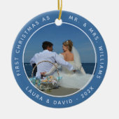 Foto Eerste Kerstmis als Mr en Mrs Blue Wedding Keramisch Ornament (Voorkant)