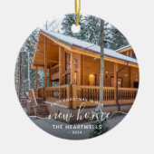 Foto Eerste Kerstmis Nieuw Thuis Witte Script 2024 Keramisch Ornament (Voorkant)