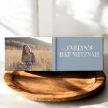 Foto Elegant Bat Mitswa Gastenboek<br><div class="desc">Introductie van ons Bat Mitzvah gastenboek,  met de kop "Bat Mitzvah" in een elegant serif lettertype,  prachtig reliëf in echte folie. Ontworpen in een minimalistische stijl,  het vangt de essentie van uw speciale dag.</div>