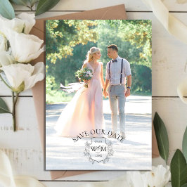 Foto Elegant Crest Monogram Save The Date