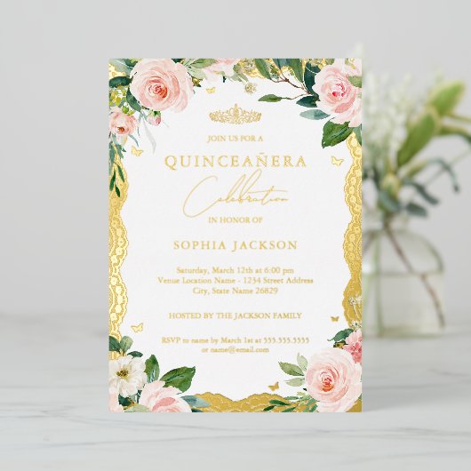 Foto: Elegant Gold Lace Pink Floral Quinceanera Folie Uitnodiging (Staand Voorkant)