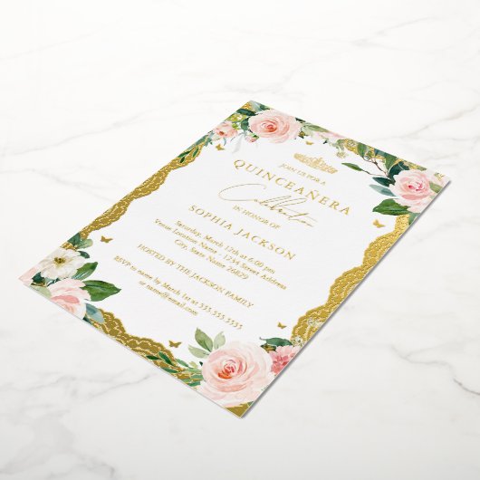 Foto: Elegant Gold Lace Pink Floral Quinceanera Folie Uitnodiging (Gedraaid)