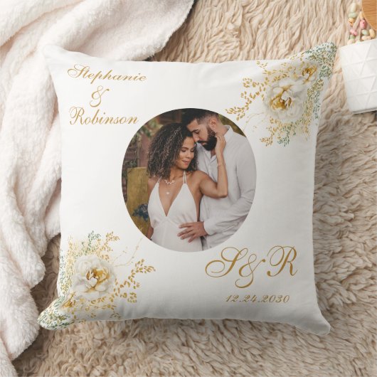 Foto Elegant Goud Wit Bloemen Monogram Bruiloft Kussen (Deken)