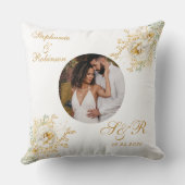 Foto Elegant Goud Wit Bloemen Monogram Bruiloft Kussen (Achterkant)