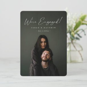 Foto Elegant White Hand Geschreven Script Verlovin Aankondiging