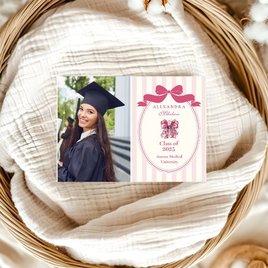Foto Elegante Bow Coquette Nursing School Graduate Aankondiging