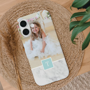 Foto en monogram van Chic Gray & White Marble iPhone 16 Hoesje