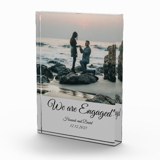 Foto en naam van verloving Couple Gray (Rechts)