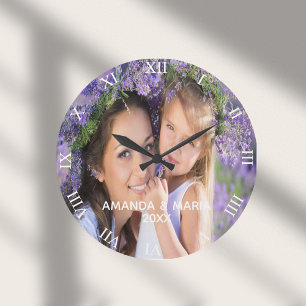 Foto familie kinder vrouw tekstroman grote klok