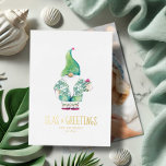 Foto-feestkaartje kerst in de zand folie feestdagenkaart<br><div class="desc">Verzend warme wensen vanaf de kust met deze Zeeen en Groeten-vakantiepas - ideaal voor het vieren van kerst in juli 2025 of het verspreiden van gejuich tijdens uw vakantie in Florida. Met mijn originele schattige waterverf kunstwerk van de Kerstman in een tropisch shirt, korte broek en teenslippers, vangt dit kustontwerp...</div>