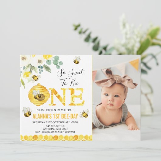 Foto: Floral Honey Bee First Bee Day Birthday Kaart (Staand voorkant)