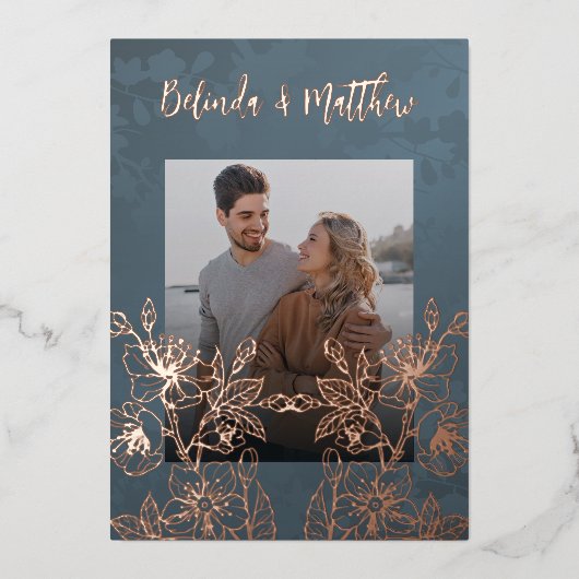 Foto Floral Line Art Roos Gold Wedding Folie Uitnodiging (Voorkant)