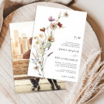 Foto Floral Wedding Invitation Kaart<br><div class="desc">Deze stijlvolle en elegante Foto Floral Wedding Invitation is voorzien van prachtige,  met de hand geschilderde waterverf wildbloemen die in een mooie boeket zijn gerangschikt. Zoek overeenkomende objecten in het Witte Boho Wildflower Wedding Collectie.</div>