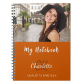 Foto gebrande oranje monogram naam notitieboek (Voorkant)