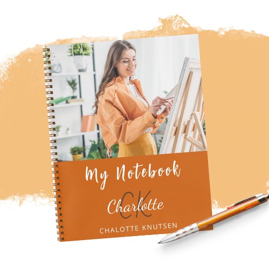 Foto gebrande oranje monogram naam notitieboek