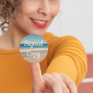 Foto gesigneerd exemplaar aan zee ronde sticker