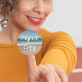 Foto gesigneerd exemplaar aan zee ronde sticker