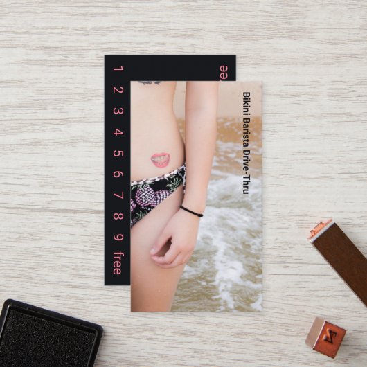 Foto Glimlach Bikini Coffee Drive-Thru Loyalty Kaa (Voorkant / Achterkant in situ)