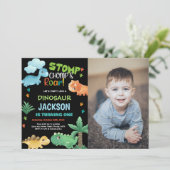 Foto Groen Zwart Dinosaurus Verjaardag Uitnodiging (Staand voorkant)
