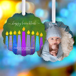 Foto Groene Chanoeka Menorah Kaarsen Moderne Boho Ornament Kaart<br><div class="desc">"Fijne Chanoeka." Een speelse, moderne, kunstzinnige illustratie van boho-patroonkaarsen en handgeschreven kalligrafiescript helpen u de vakantie van Chanoeka in stijl in te luiden. Assortiment blauwe boho kaarsen met kleurrijke faux folie patronen bedekken een rijke, groene textuur achtergrond aan de voorkant. Je favoriete foto siert de achterkant. Voel de warmte en...</div>