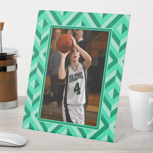 Foto Groene Drietonige Diamant Patroon Reclamebord Met Voetstuk (Insitu)