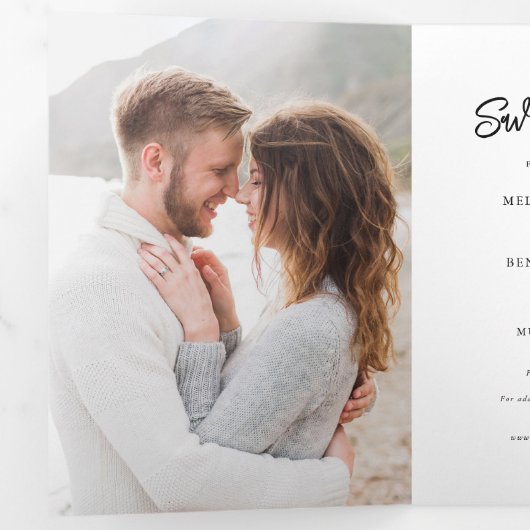 Foto Hand-Lettered Wedding Save the Date Drieluik Aankondiging (Binnenzijde eerst)