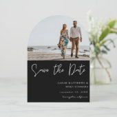 Foto & Hand Typografie Save the Date - Zwart 4 Arc Kaart (Staand voorkant)