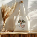 Foto hart locatie kaart gepersonaliseerd verloving tote bag<br><div class="desc">Foto hart locatie kaart gepersonaliseerd verloving,  huwelijk of speciale herinnering cadeau. Upload een foto en kaart locatie die een speciale betekenis heeft voor het gelukkige paar. De tekst rond het hart luidt "het begin van ons avontuur".</div>