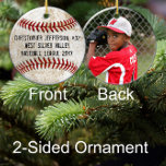 Foto  Honkbal Dubbelzijdige Kinder Jongens Keramisch Ornament<br><div class="desc">antiek honkbal met weerskorrelvormig afbeelding. Voeg uw foto aan de rug en tekst aan de voorzijde van deze gepersonaliseerde Baseball Kerstmis, Vakantie, of AutoOrnament van de Auto toe. Voorzien van zwarte, rode en witte honkbal aan de voorzijde met jouw naam, nummer en school (of andere persoonlijke boodschap). Geweldig cadeau voor...</div>